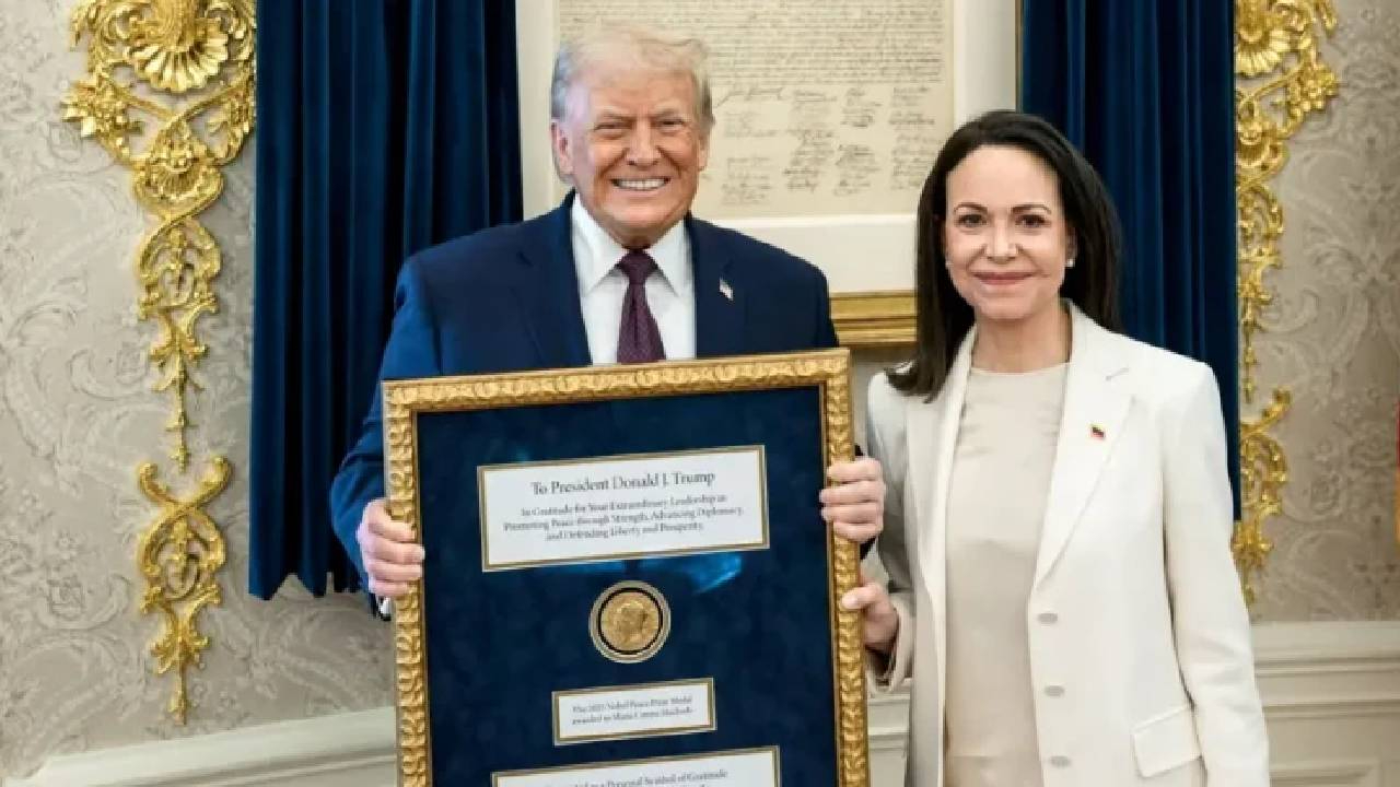 Nobel koltuk ilişkisi... Ödülünü Trump’a sundu! Machado’dan Beyaz Saray’da olay yaratan jest
