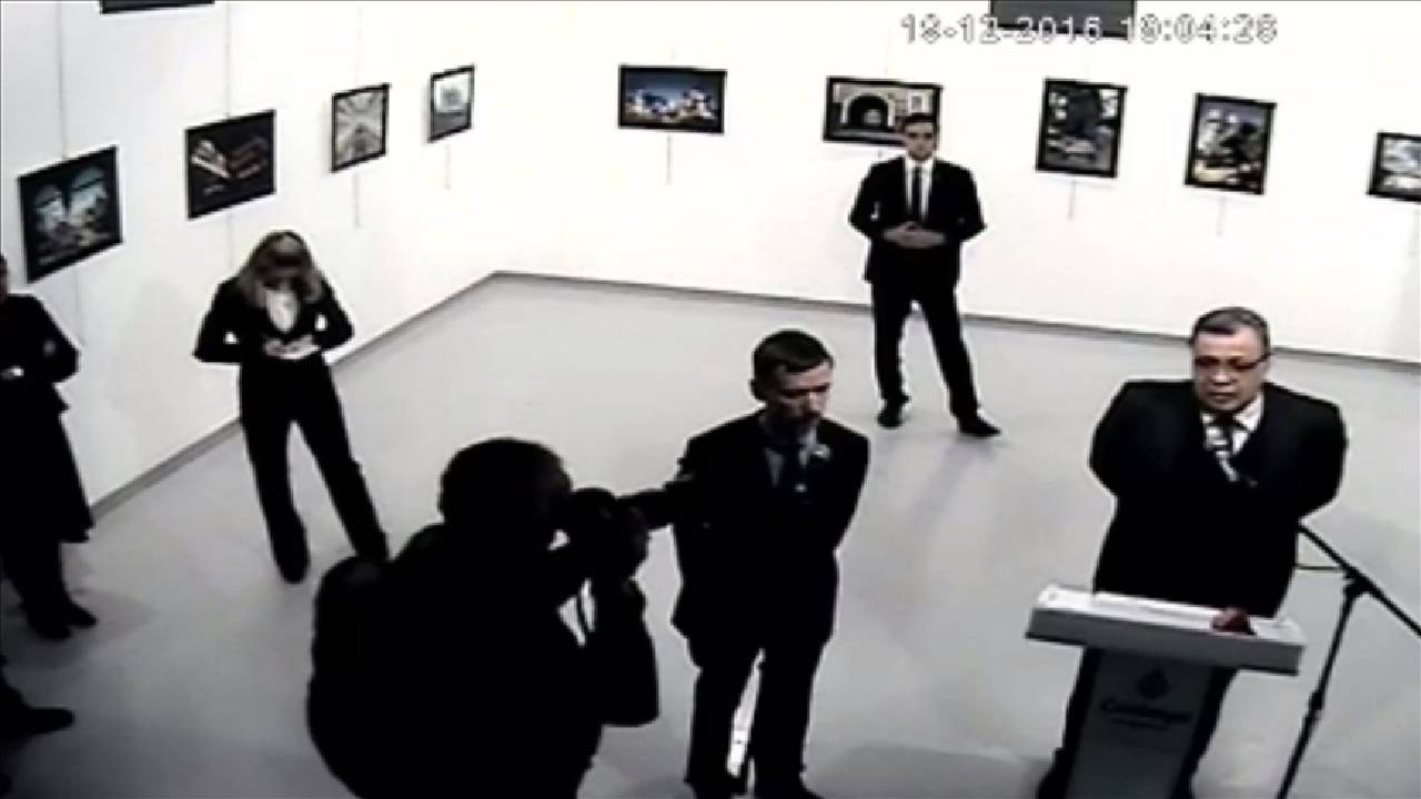 Kırmızı bültenle aranıyordu! Karlov suikastı şüphelisi Kanada’da “Salih Ada” oldu