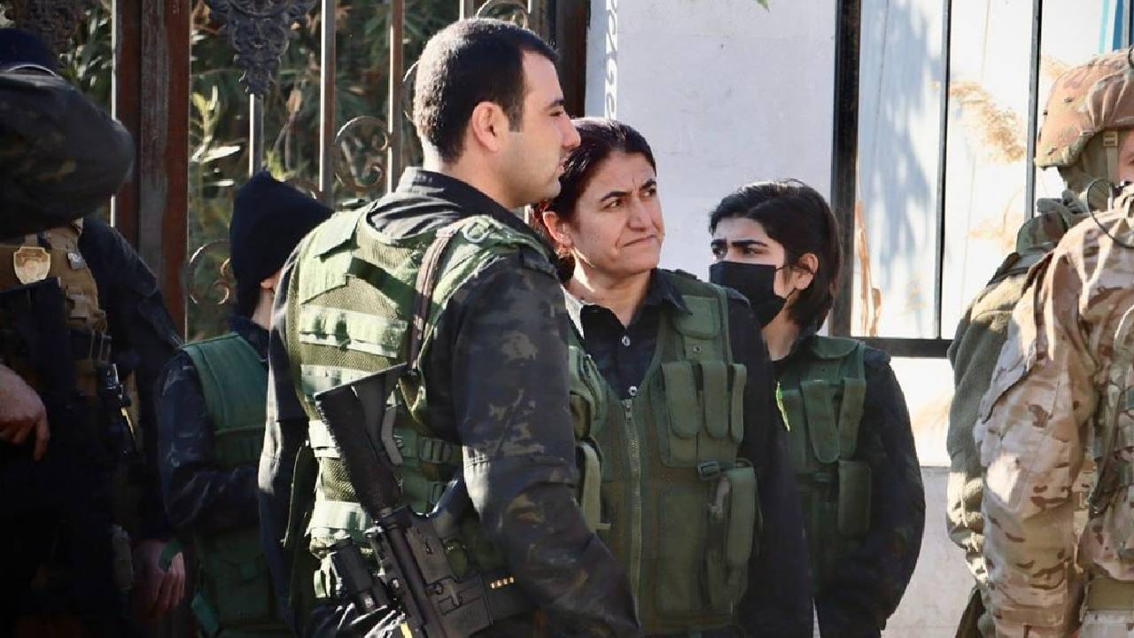Fırat'ın batısında YPG temizleniyor: Suriye ordusu kapılarına dayandı