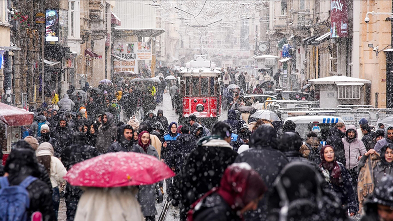 Meteoroloji, valilik ve AKOM’dan İstanbul için kar uyarısı