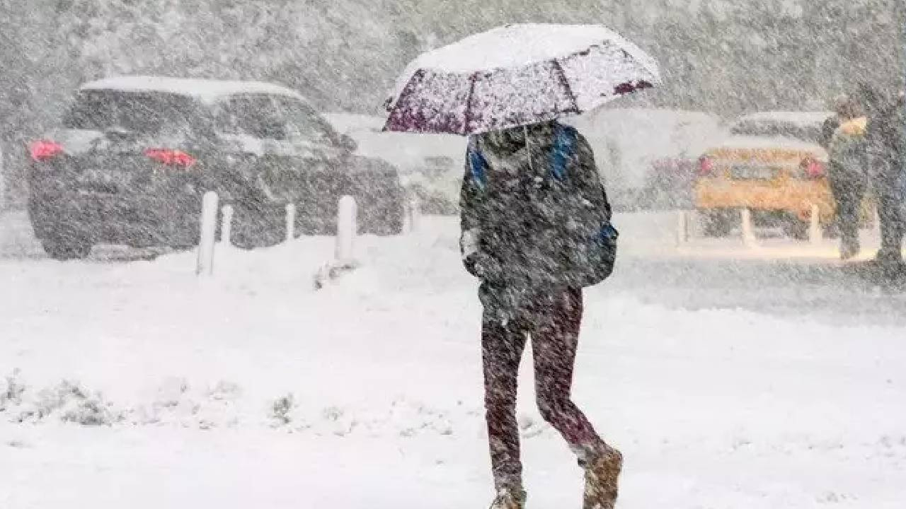 Beklenen oldu... İstanbul’a kar bastırdı! Meteoroloji’den peş peşe uyarılar
