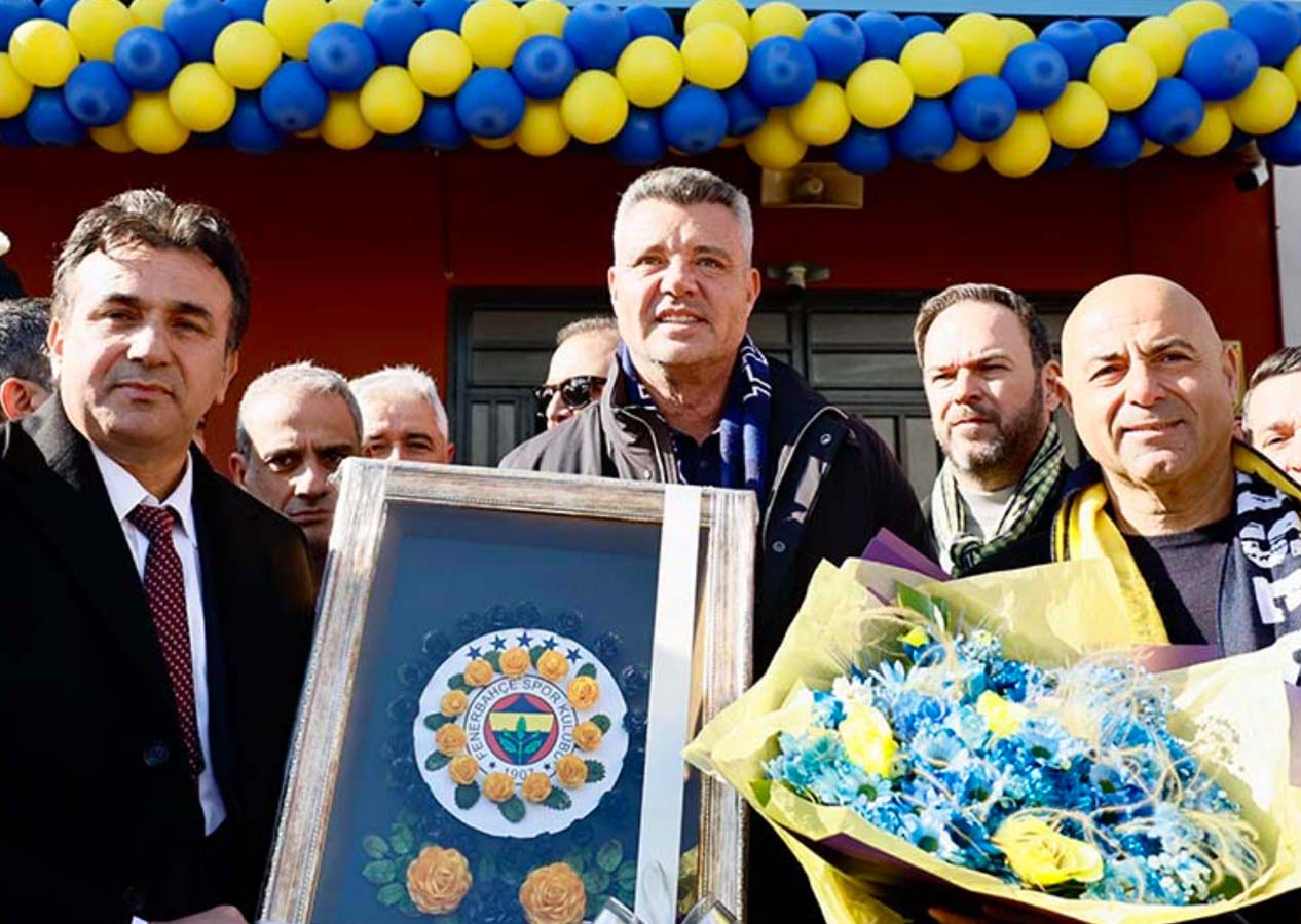 Fenerbahçe Başkanı Sadettin Saran’ın okullara yaptığı şov ziyaretlerinin MEB'in izni dahilinde olmadığı ortaya çıktı.