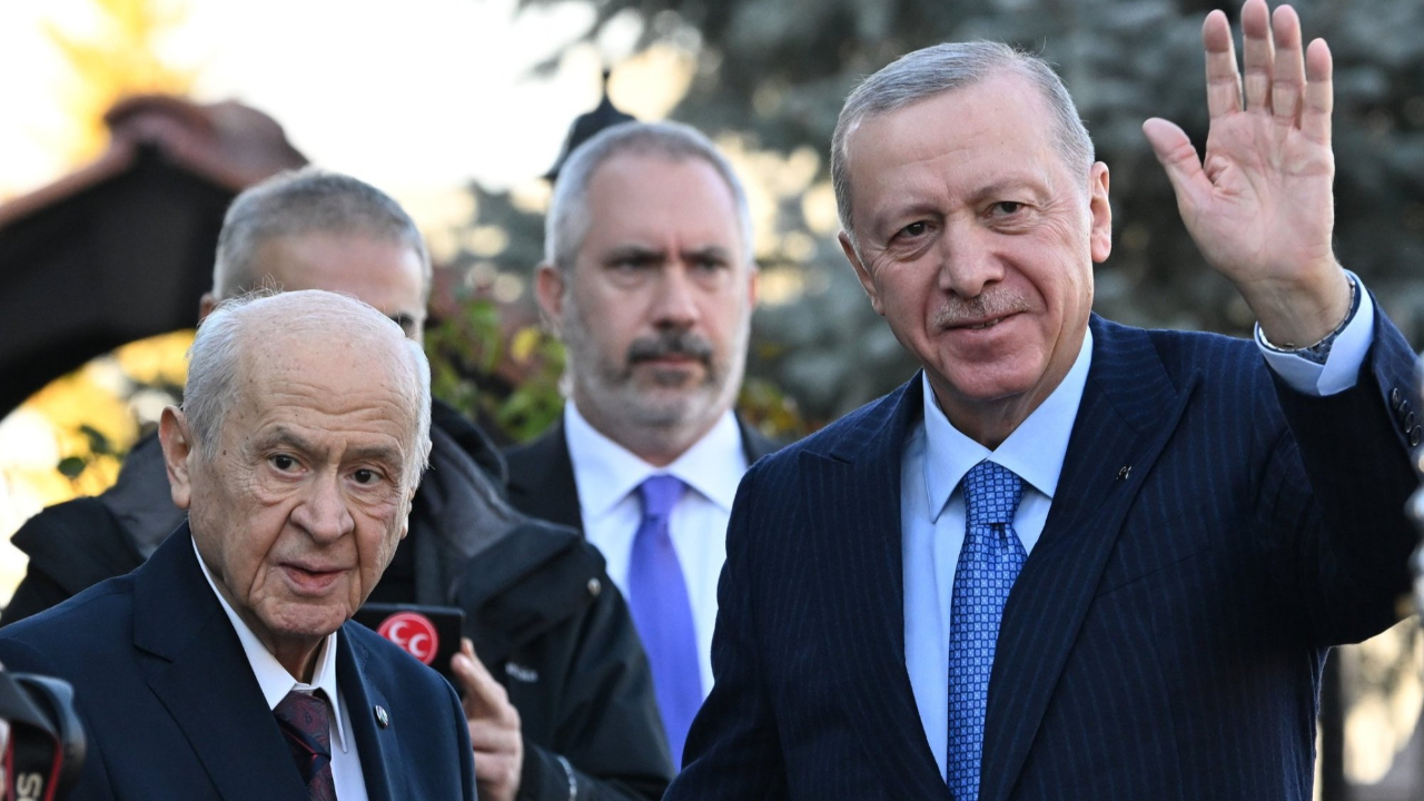 Gözler Beştepe'de... Cumhurbaşkanı Erdoğan ve Bahçeli'den kritik "sınır ve bayrak" zirvesi! Saat belli oldu