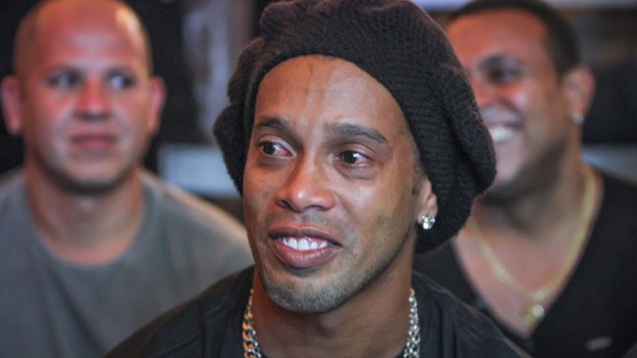 Ronaldinho: Eski günleri düşünüp ağlıyorum