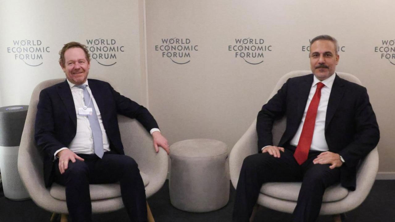 Hakan Fidan Hollandalı mevkidaşı ile Davos'ta görüştü