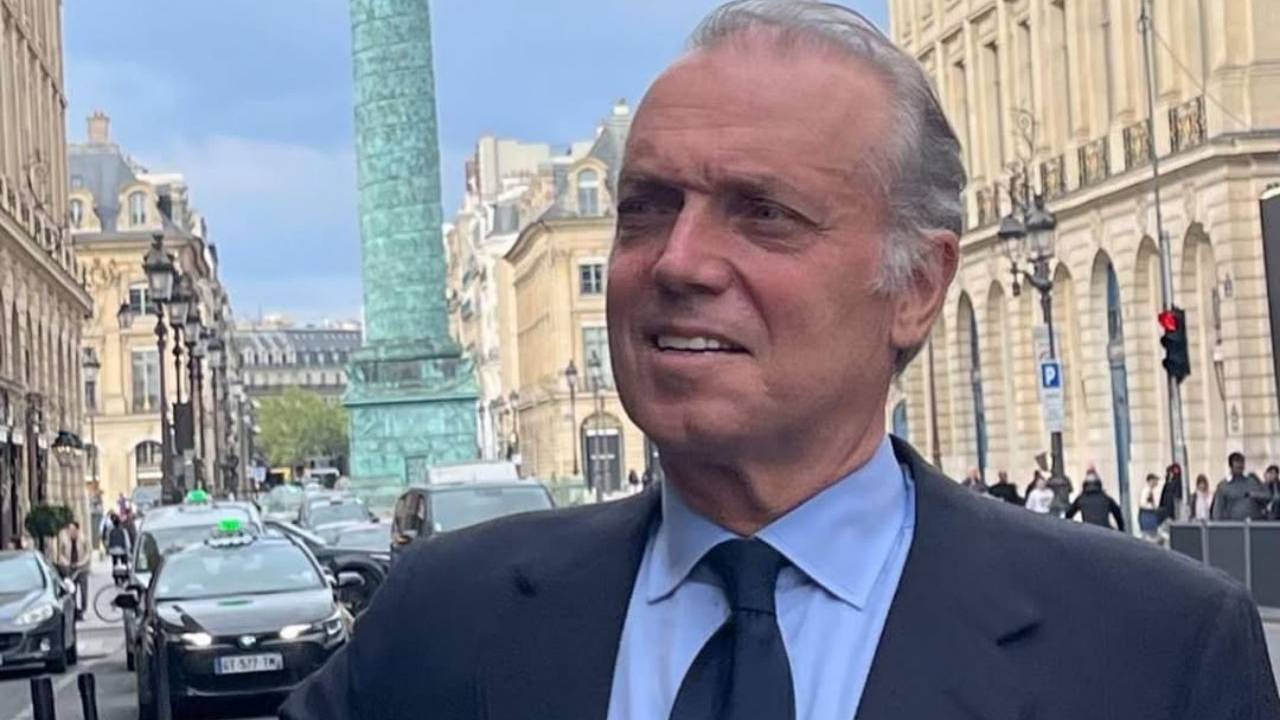 Firari Cem Uzan Galatasaray tribününde aşkı buldu: Yeni sevgilisi sosyeteden çıktı