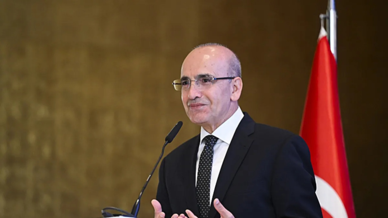 Bakan Şimşek'ten pozitif mesaj: Fitch görünümü yükseldi, KKM tamamen bitti, istikrar güçleniyor!