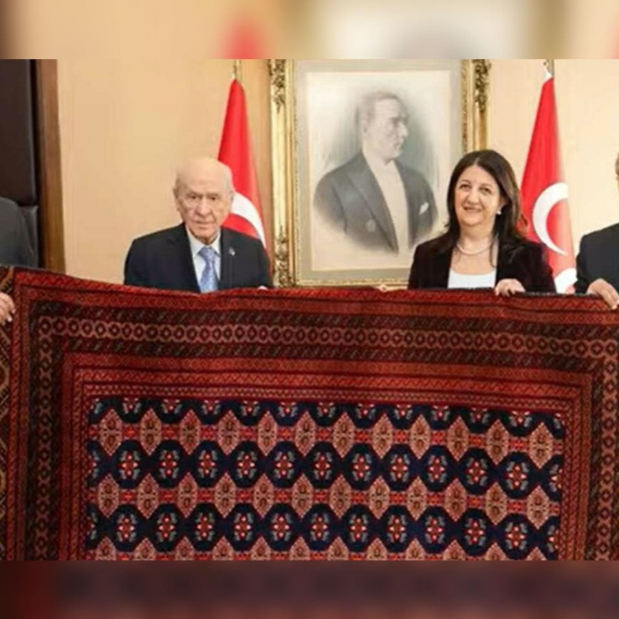 Bozkurt figürü mü o... Öcalan'ın Bahçeli'ye hediye ettiği kilimin gizli mesajları neler?