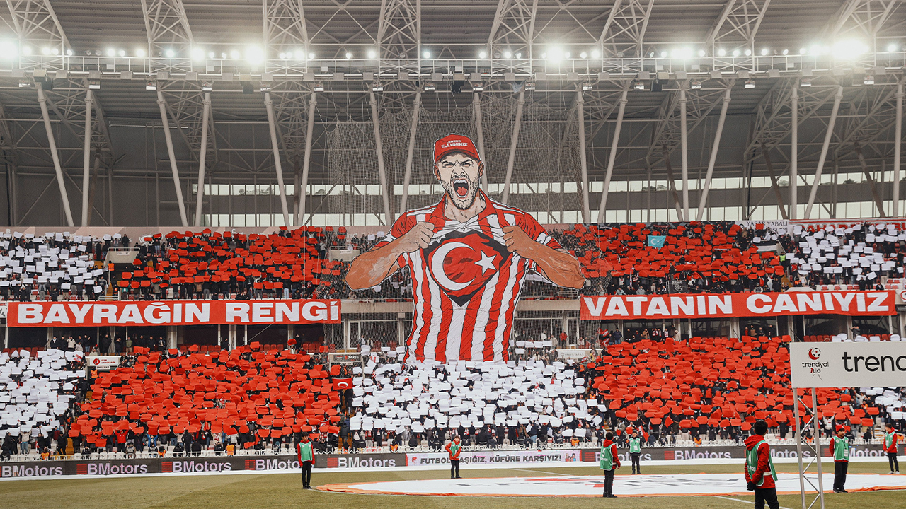 Sivasspor'dan Amedspor maçında muhteşem koreografi