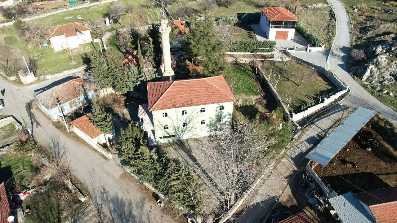 25 yıllık camiyi satışa çıkardılar! Köylüler sebebini duyunca isyan etti