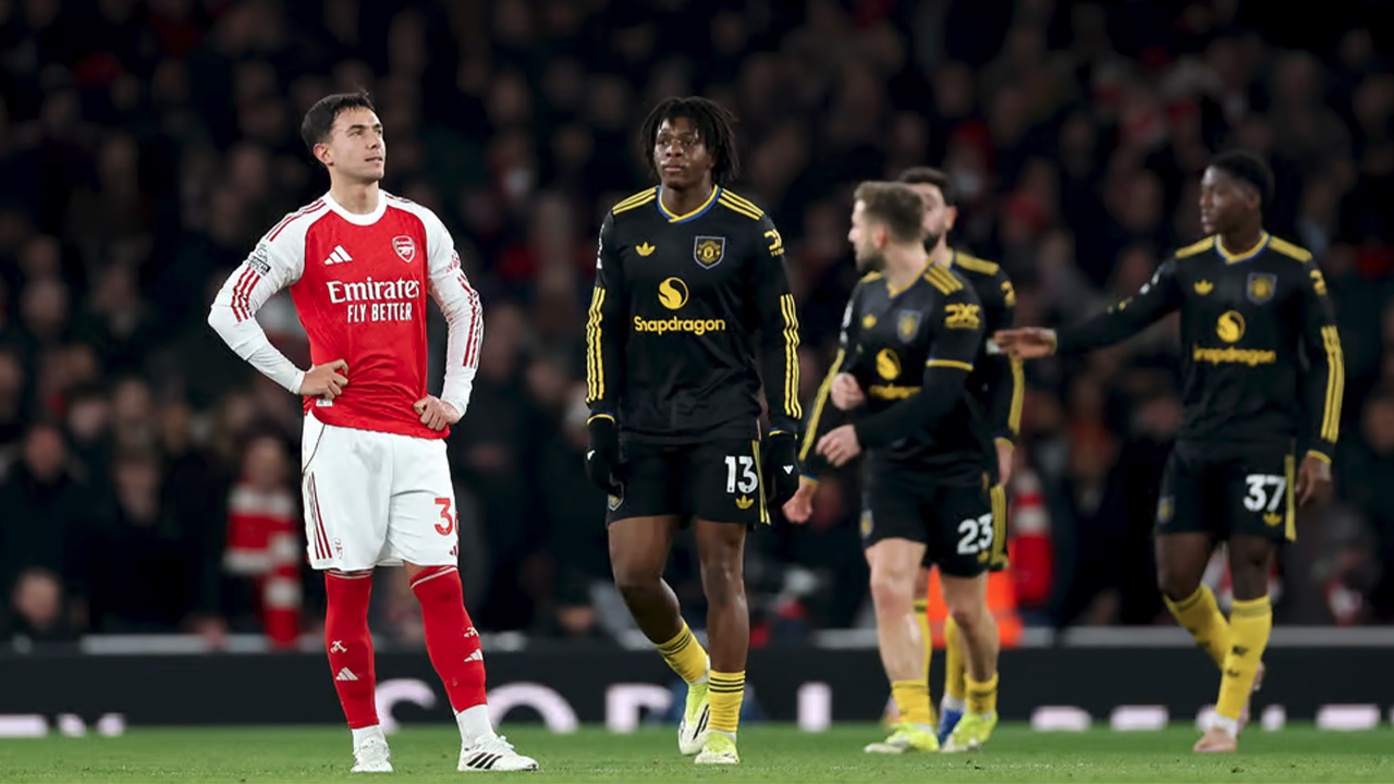 Manchester United, Arsenal'i devirdi! Zirve yarışı kızıştı