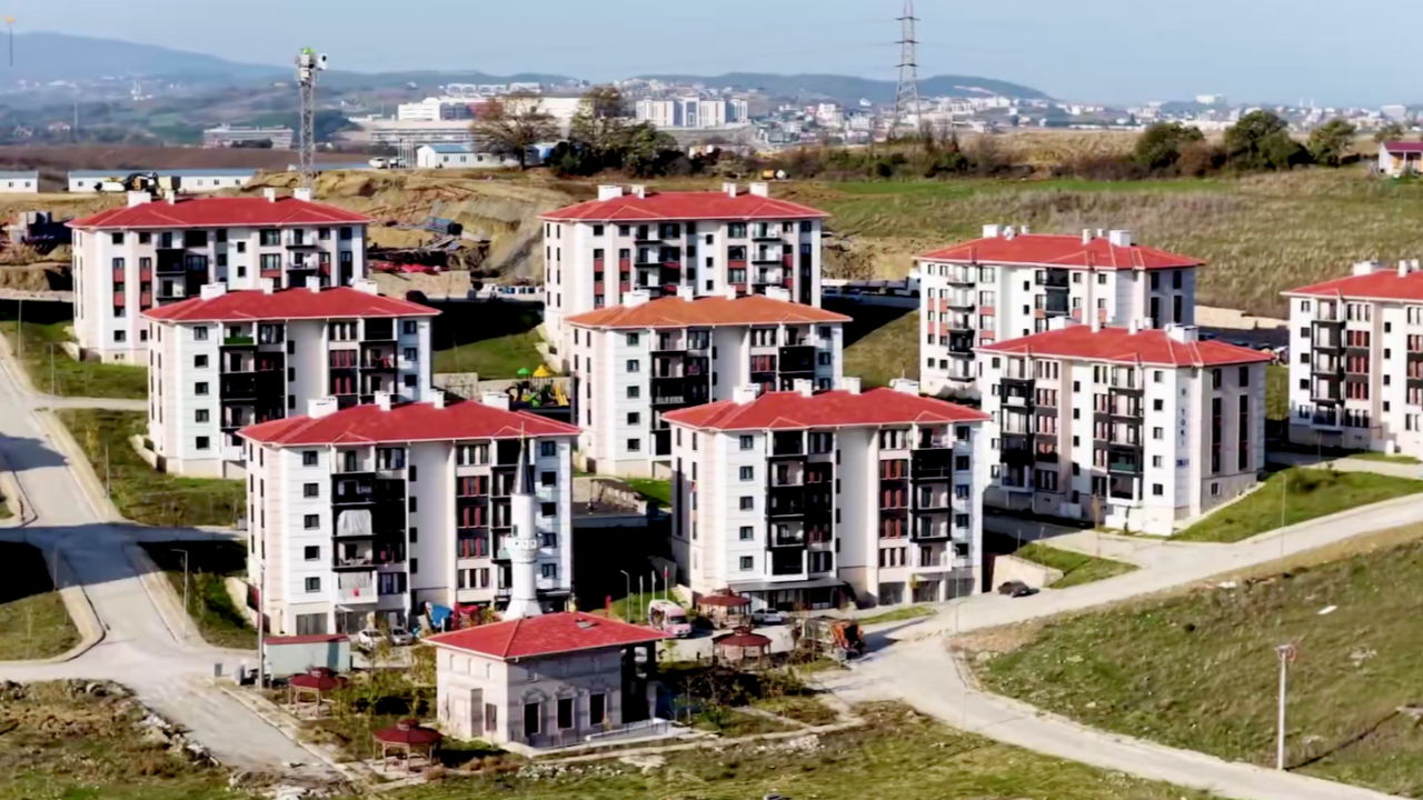 Bakan Kurum'dan Yalova sosyal konut paylaşımı: "Dar gelirli insanlara ilaç gibi geldi"