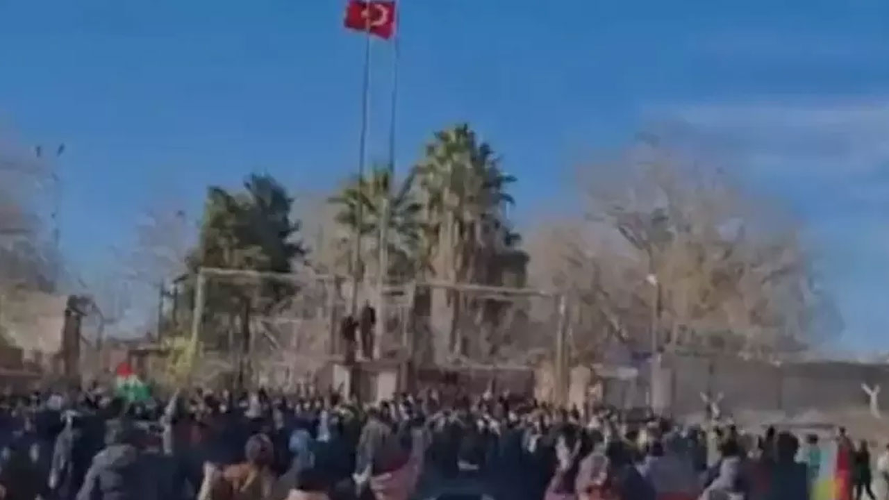 Türk bayrağına yapılan hain saldırıda yeni gelişme: Gözaltı sayısı 69'a yükseldi, 8 şüpheli tutuklandı