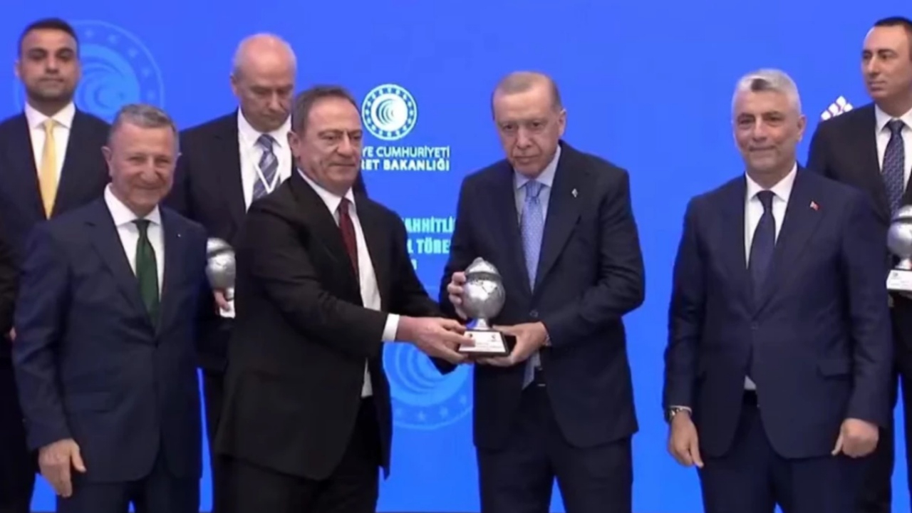 Dünya 2’ncisi müteahhitlere Cumhurbaşkanı Erdoğan'dan ödül! İşte ödül alan müteahhitler