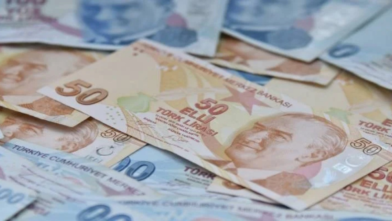 Emeklilere çifte destek! En düşük maaş 20 bin TL'ye çıktı, bayram ikramiyesi ve vatandaşlık maaşı yolda