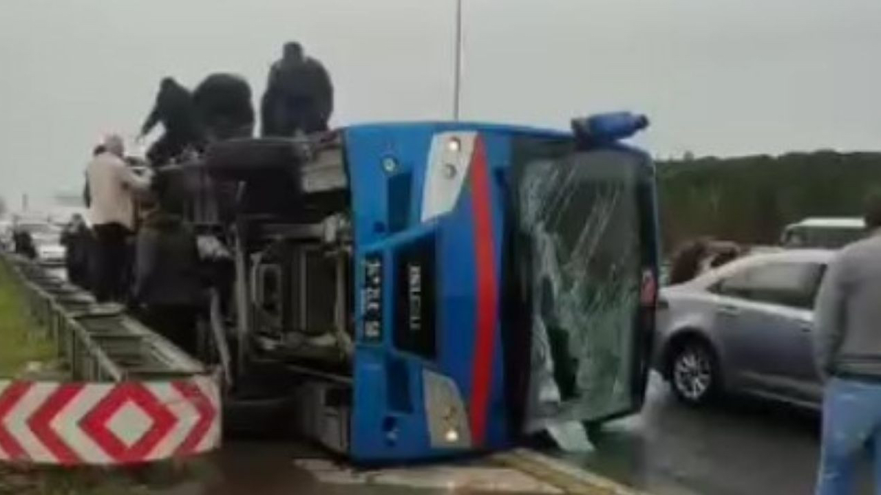 Kağıthane'de korkunç kaza: Cezaevi nakil aracı devrildi