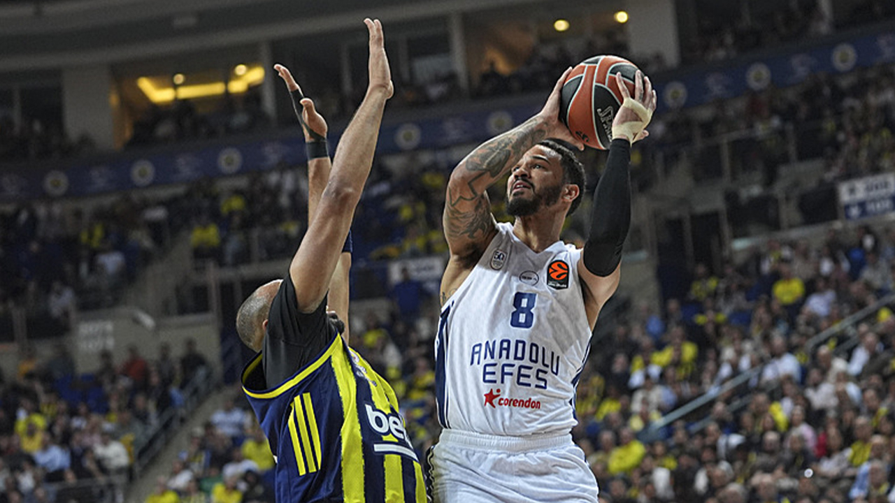 EuroLeague'deki Türk derbisini Fenerbahçe Beko kazandı