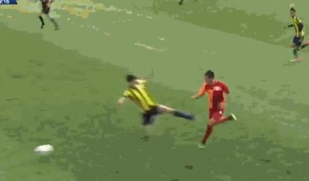 Uçan tekme yiyen Galatasaraylı futbolcu o anı anlattı!