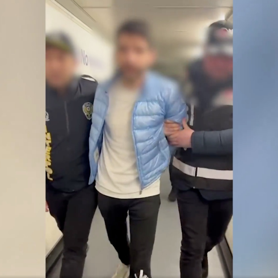 Yolun sonu Türkiye... Ayhan Bora Kaplan'ın sağ kolu, suç örgütü lideri Serdar Sertçelik hesap vermek için yurda getirildi!