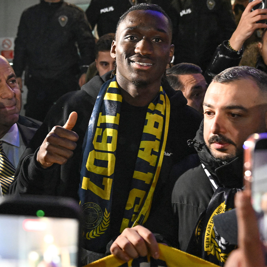 Fenerbahçe'nin yeni golcüsü Sidiki Cherif İstanbul'da