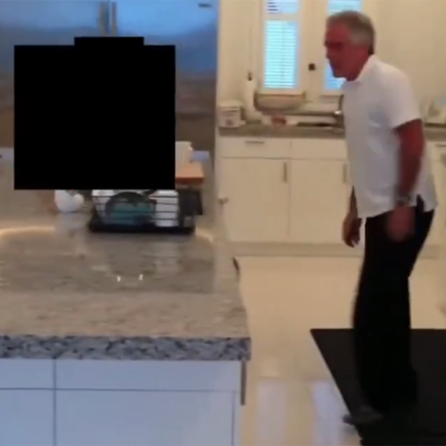 Jeffrey Epstein'in küçük kızları kovaladığı görüntüler