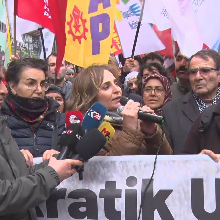 DEM Parti’den Rojava’ya destek yürüyüşü! Suriye’de sona gelen örgütün cenaze namazı için mi toplandınız?