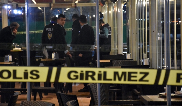 İstanbul'da kafede silahlı kavga...