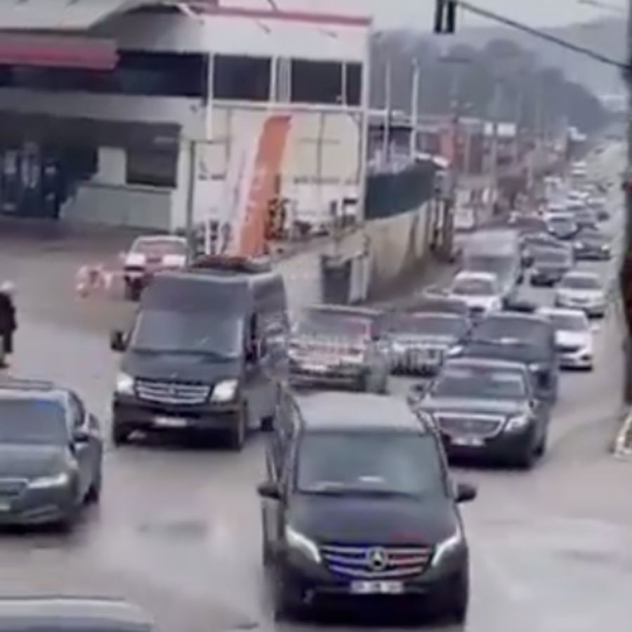 Özgür Özel'in Osmaniye konvoyu sosyal medyayı salladı! Ucu bucağı görünmeyen konvoy gündem oldu...