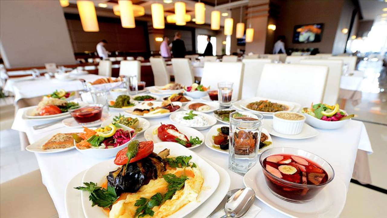 4 kişilik iftar menüsü 30 koliye bedel! Esnaf lokantalarında 500, ultra lüks mekanlarda 7500 TL'ye iftar menüsü