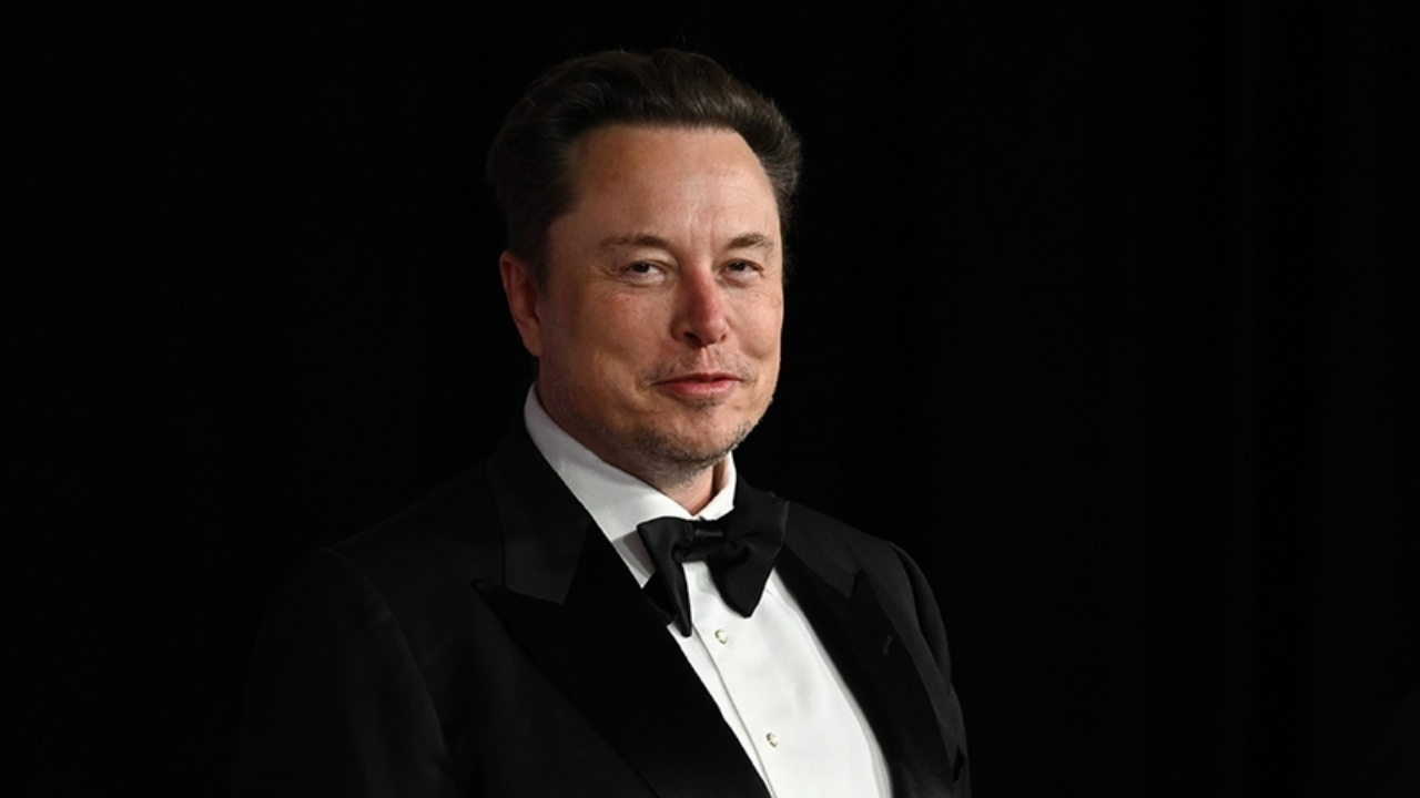 Serveti 800 milyar doları aştı! Elon Musk trilyoner olma yolunda emin adımlarla ilerliyor! Tek başına dünyanın en zengin adamı