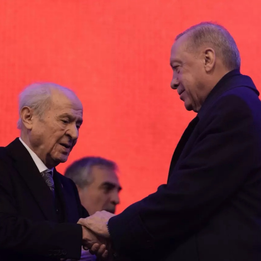 "Devlet acze düştü" diyenlerin maskesi düştü... Bahçeli: 6 Şubat depremlerinde muhalefet fitne peşindeyken devlet-millet tek nefesti!