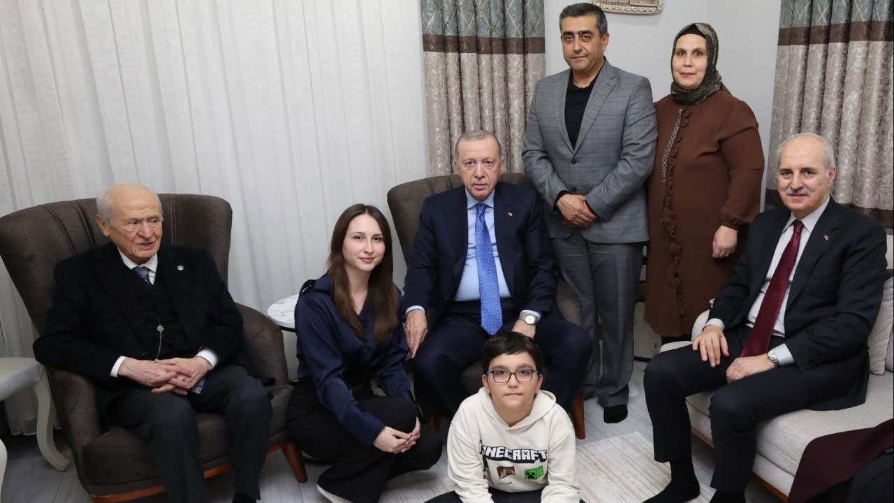 Cumhurbaşkanı Erdoğan, Osmaniye'de depremzede aileyi ziyaret etti