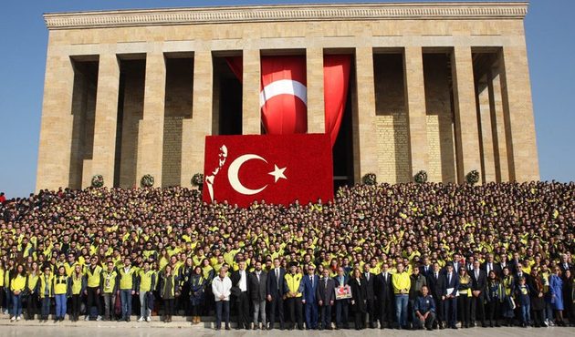 Ali Koç yaklaşık 5 bin kişi ile Ata’nın huzuruna çıktı