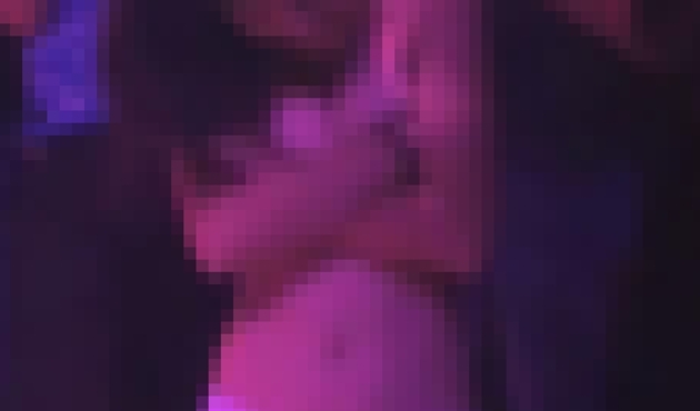 Öğretmen iPhone X karşılığında gece kulübünde soyundu...