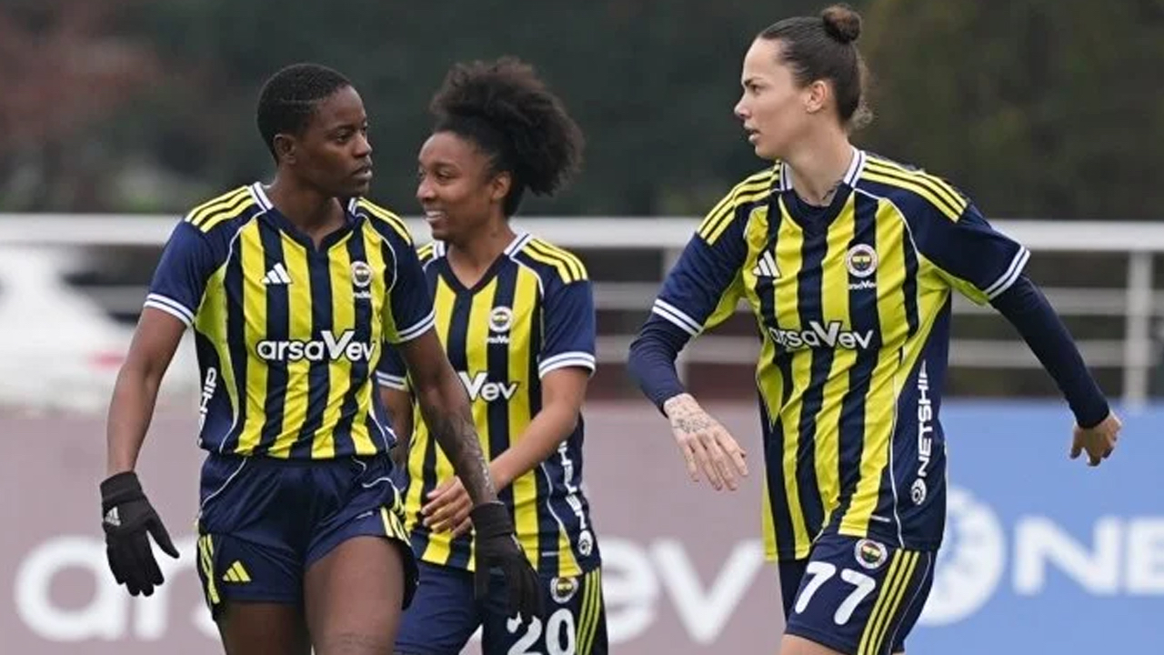 Kadınların derbisinde Fenerbahçe'den Beşiktaş'a farklı tarife