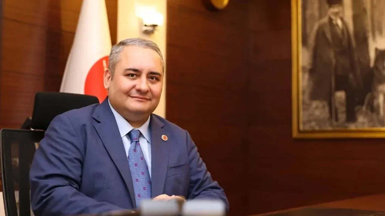 Bir başkan, bir yardımcı ve 3 meclis üyesi! Keçiören Belediye Başkanı Mesut Özarslan CHP'den istifa etti! "Özgür Özel küfür etti" iddiası
