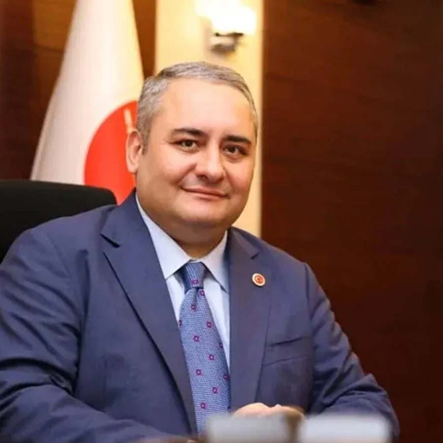 Bir başkan, bir yardımcı ve 3 meclis üyesi! Keçiören Belediye Başkanı Mesut Özarslan CHP'den istifa etti! "Özgür Özel küfür etti" iddiası