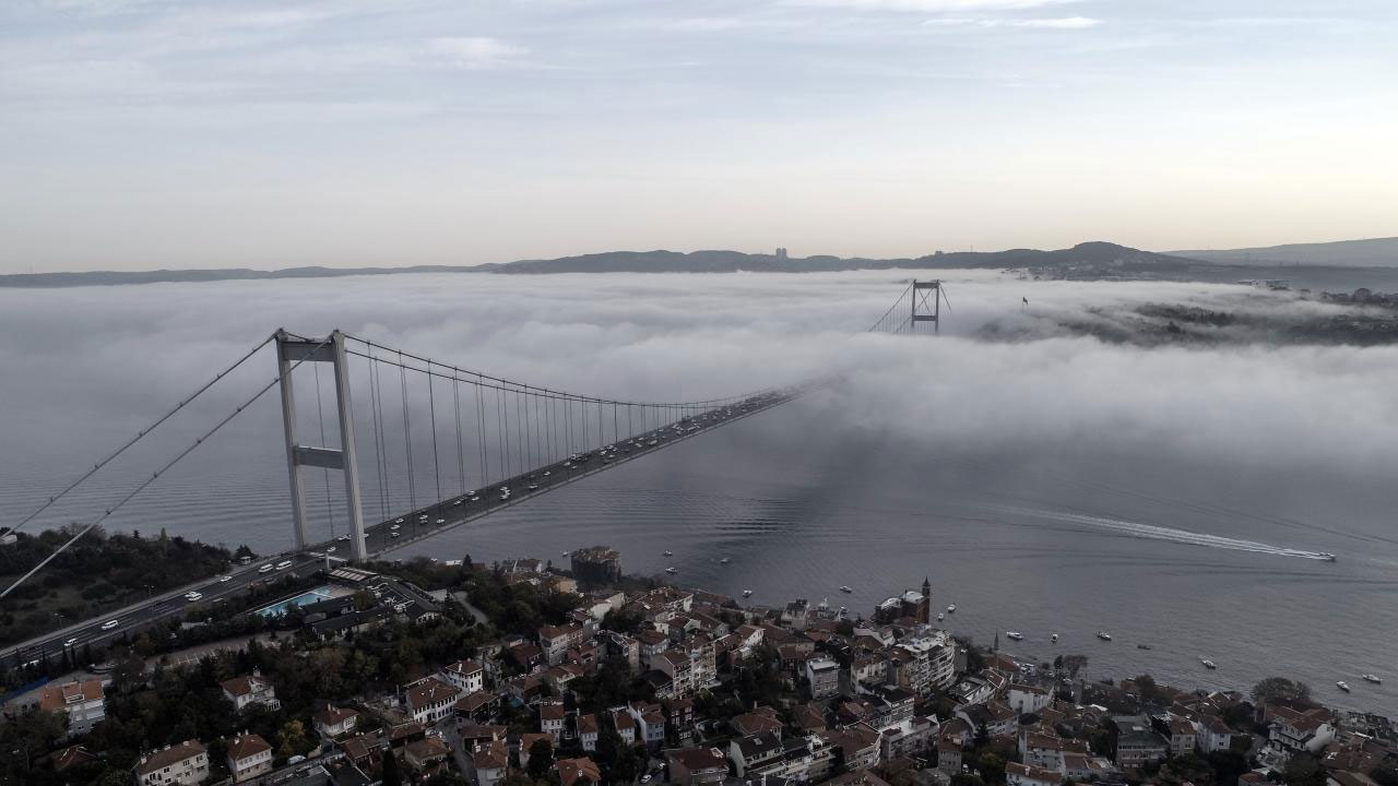 İstanbul Boğazı'nda gemi trafiği askıya alındı