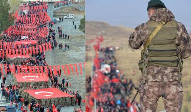 20 bin asker, polis, vatandaş güneş doğarken yürüyüşe geçti