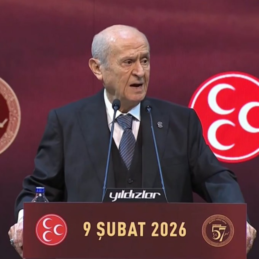 Salon hep bir ağızdan o sloganı attı... Bahçeli'den MHP'nin 57. yılında sert salvo: Siz olsa olsa siyasi dümenci olursunuz!