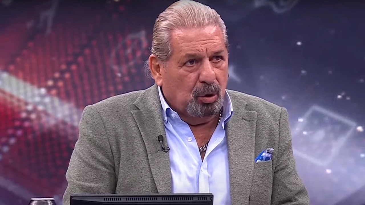 Erman Toroğlu kimsenin söyleyemediğini söyledi! "Milli takım kadrosunu Montella değil Hakan Çalhanoğlu kuruyor! Hocayı kullanıyor! Orkun Kökçü'yü oynatmayan, istemeyen de o! İsmail oynasın, hamallığımı o yapsın diy