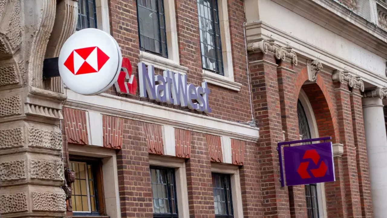 2 dev banka birleşiyor! 180 yıllık tarihi İngiliz Bankası satıldı
