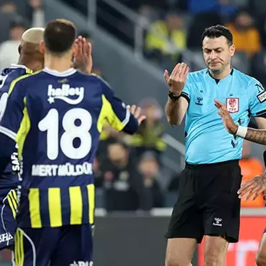 "Fenerbahçe'ye 3 kırmızı kart verilmedi! Kazandıkları penaltının da penaltıyla alakası yok!" Hakem yorumcuları TRIO'da tek tek anlattı