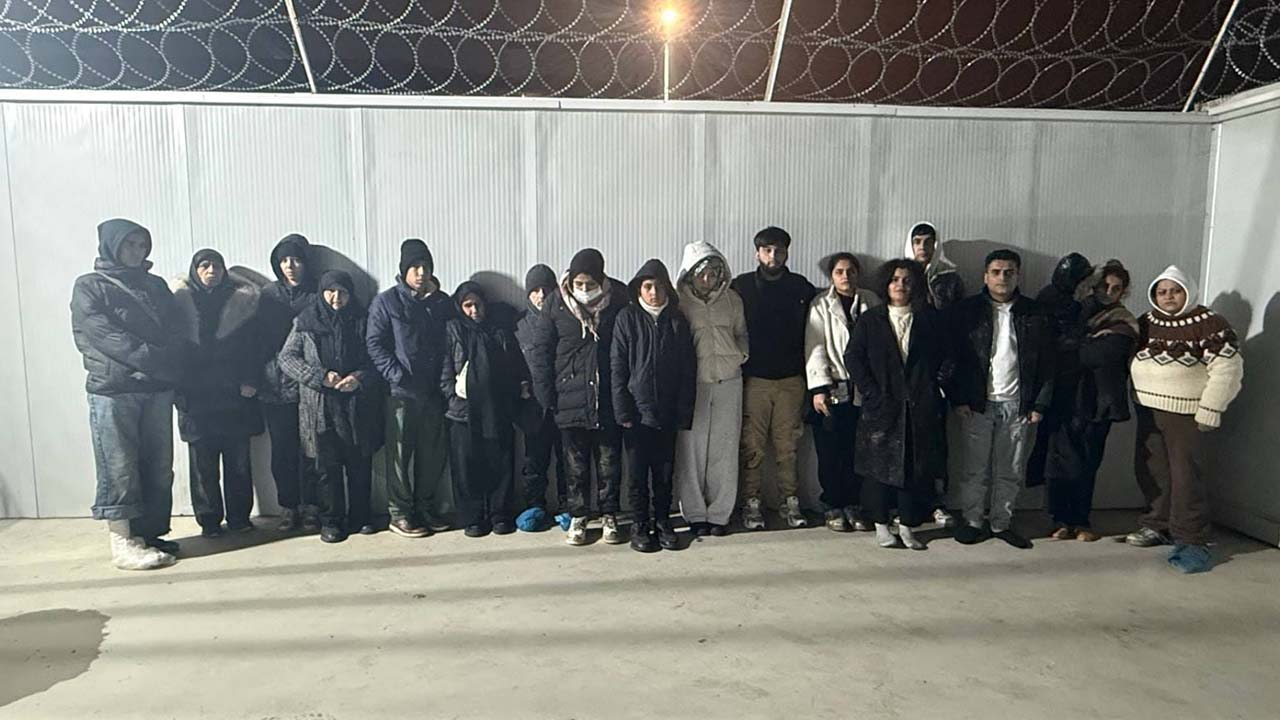 Edirne'de kaçak göçmen operasyonu: 18 kaçak göçmen yakalandı