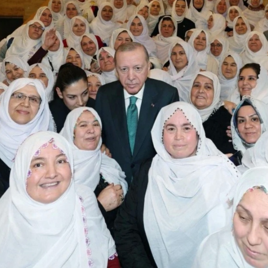 TBMM'de Anadolu kadınının dik duruşu... Cumhurbaşkanı Erdoğan'dan Mihalgazi Belediye Başkanı Zeynep Güneş Akgün'e tam destek! Gözyaşlarıyla dinledi...
