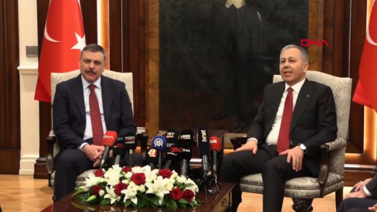 İçişleri Bakanlığı'nda devir teslim! Mustafa Çiftçi, görevi Ali Yerlikaya'dan devraldı... Konyalı hemşehri selamı detayı dikkat çekti