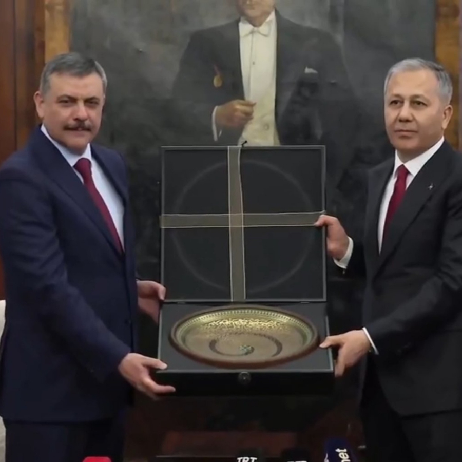 İçişleri Bakanlığı'nda devir teslim! Mustafa Çiftçi, görevi Ali Yerlikaya'dan devraldı... Konyalı hemşehri selamı detayı dikkat çekti