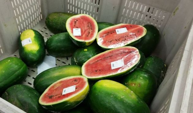 Market, karpuz sergisine takılıp düşen müşteriye servet ödeyecek!