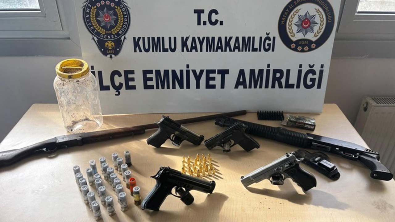 Hatay'da toprağa gömülü silahlar ele geçirildi