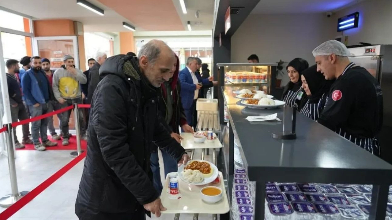 Vatandaşa sunulan yemeklerde fiyat uçurumu : İBB 100 TL, Bahçelievler 65 TL